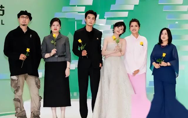 刘亦菲沉默5天后,糟糕情况发生,多家官媒点名,暴露她真实处境