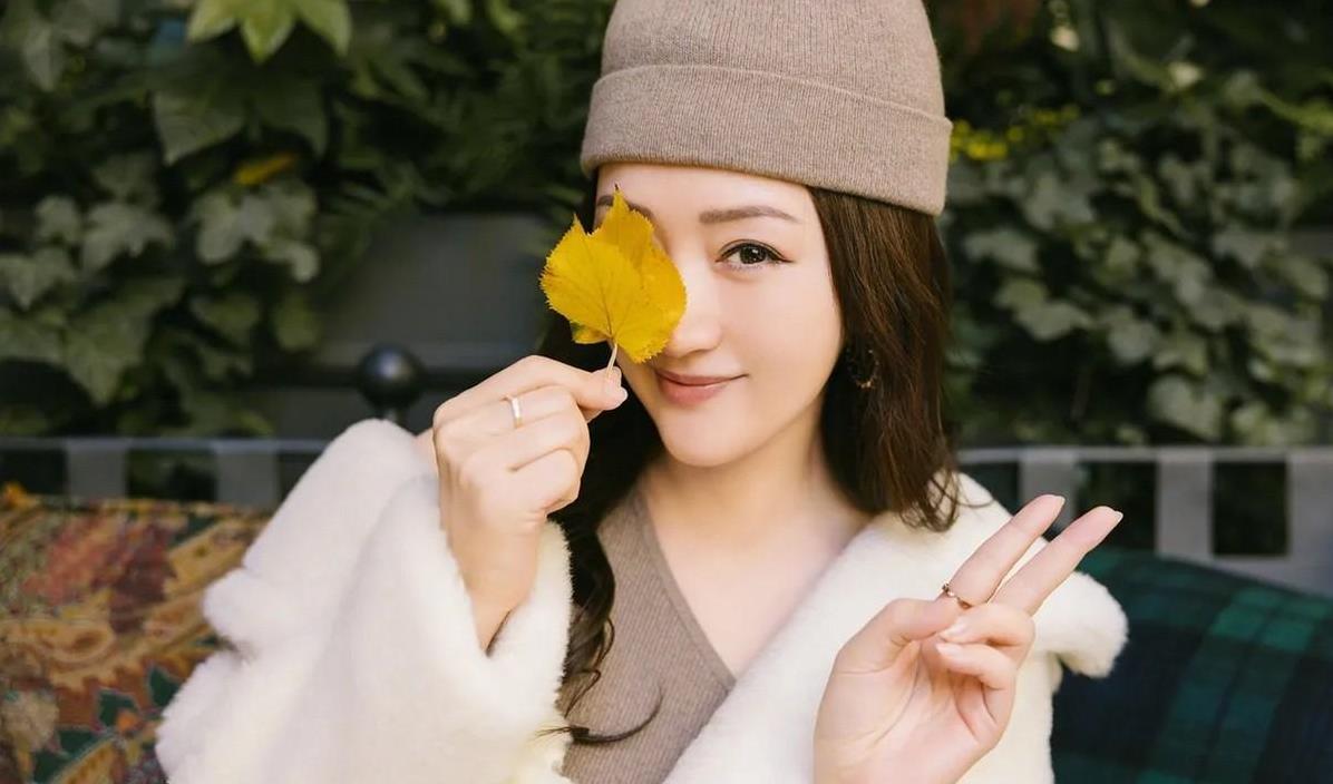 杨钰莹豪宅曝光,与母同住,楼顶种菜很惬意