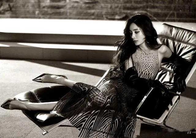 杨幂：今年首套高定，气质真无敌