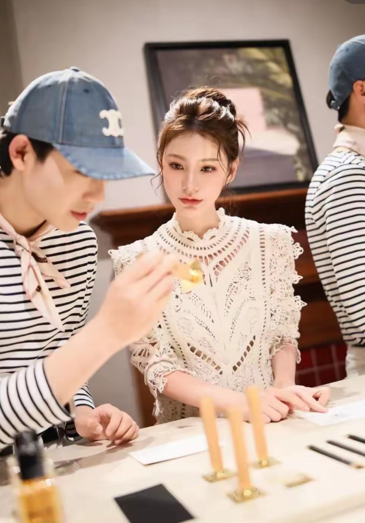 恭喜！汪小菲升级当爸，携妻子现身机场马筱梅肚子藏不住了！