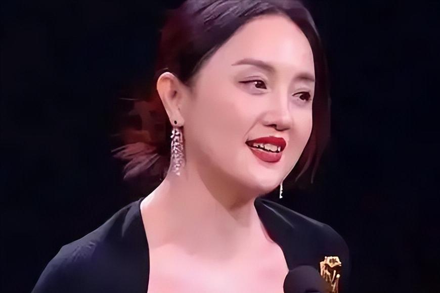 离春节不到2月，52岁辛柏青高调传出喜讯，朱媛媛终于可以放心了