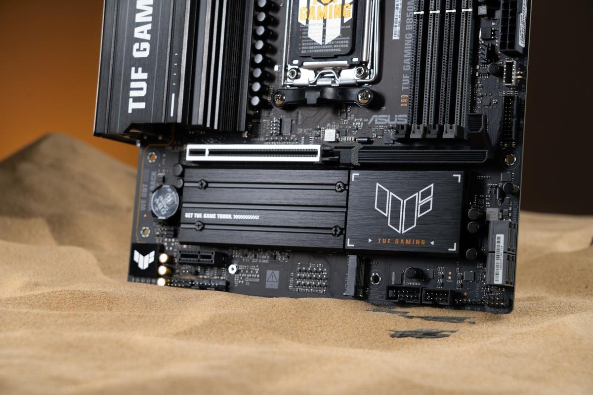 年度爆款主板又来了，布局优化配置升级！华硕B850重炮手二代WIFI7测评