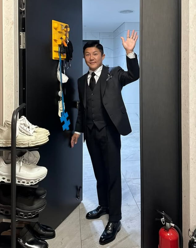 韩星曹世镐看球赛被摄像机捕捉,其妻子相貌意外公开