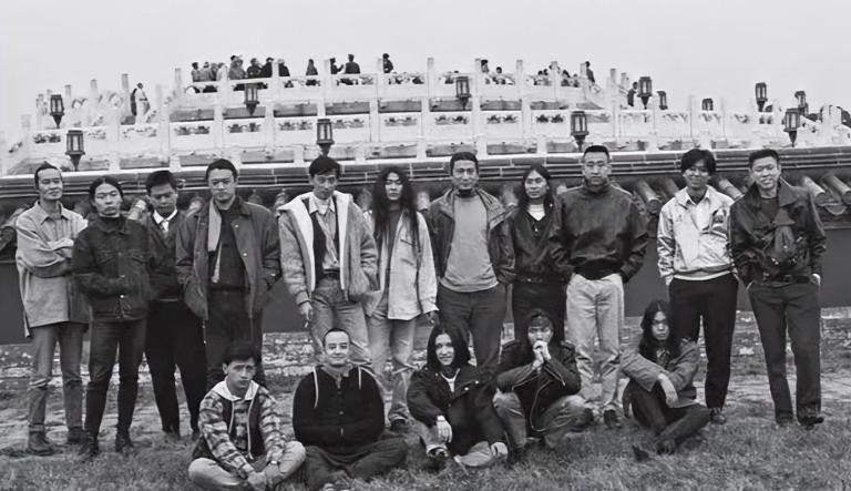 爱上有妇之夫,抢走王菲丈夫,未婚先孕,如今只能和女儿相依为命