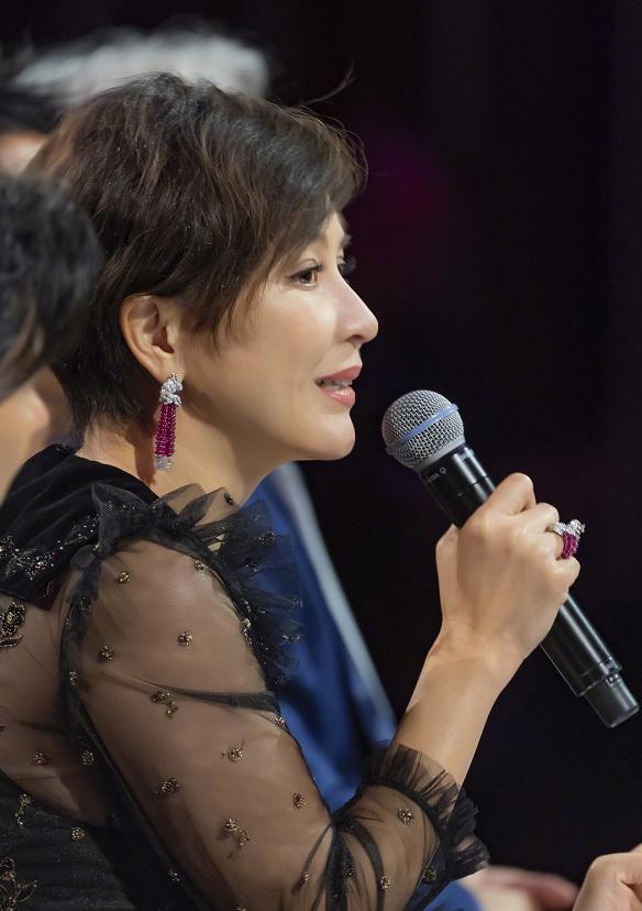 越红玩越脏!没演技硬抢资源、票房毒药,三大影后又曝娱圈潜规则