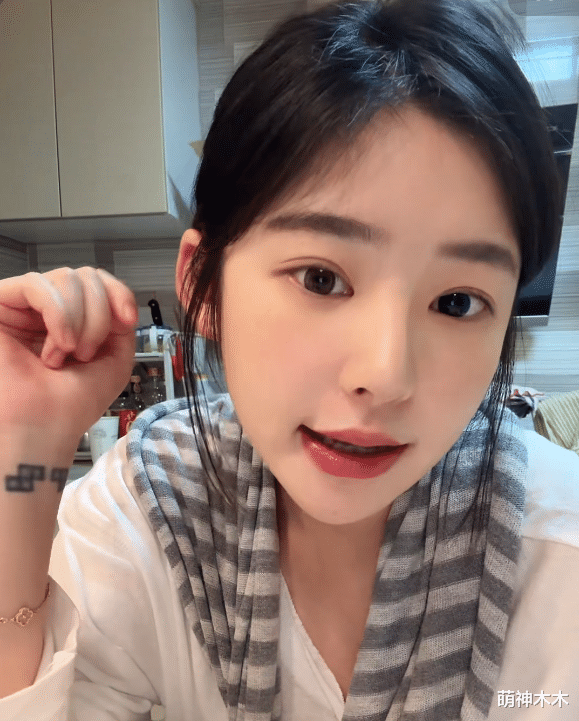 黄一鸣晒女儿近况,孩子反颌严重不见干预,跟王思聪讨钱又失败