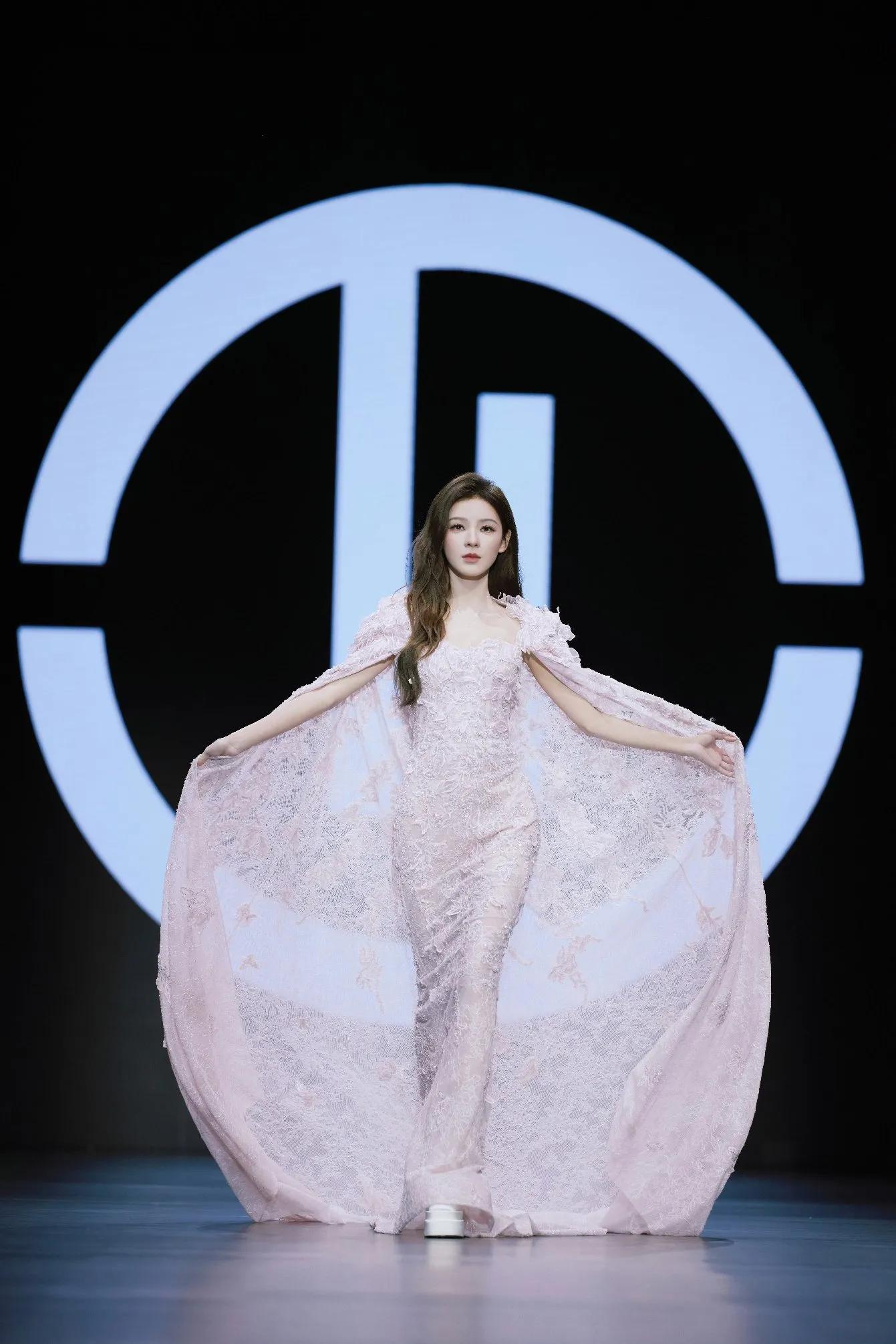 张予曦婚纱写真美图