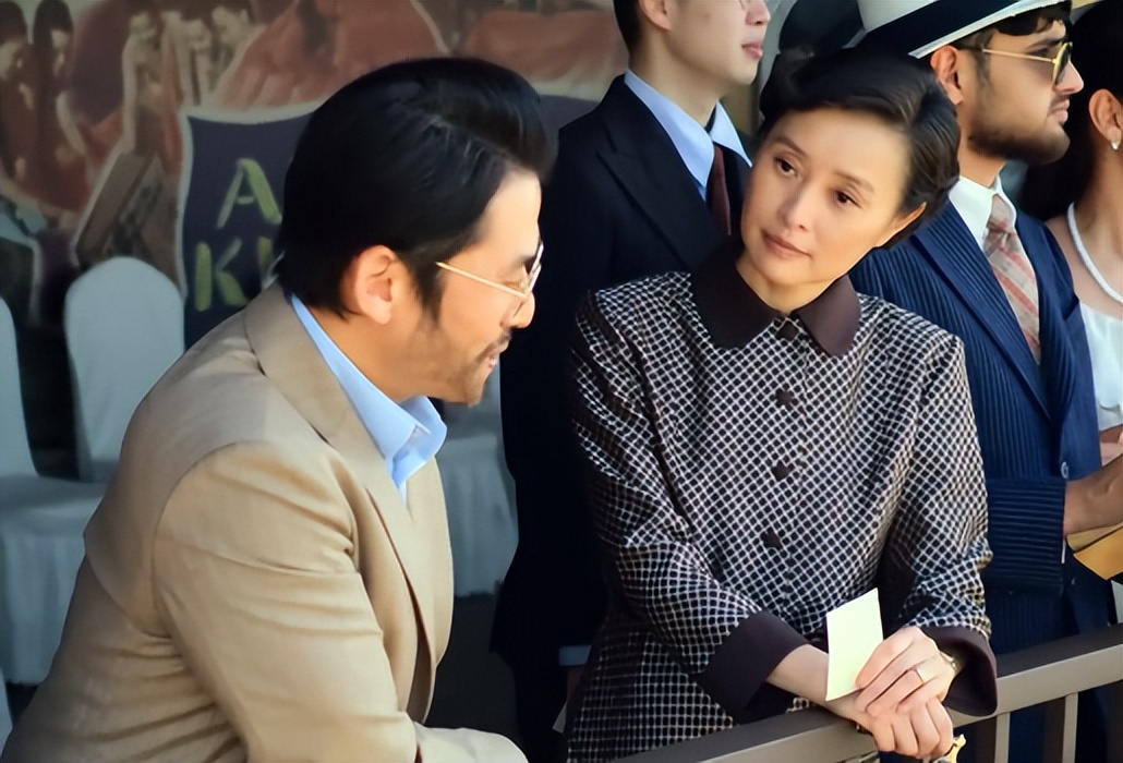 陈建斌没想到，九三晚会结束一个月，吴越因一个举动再次口碑暴涨