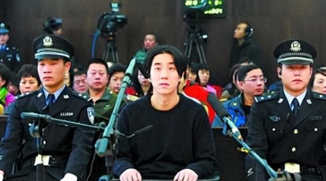 房祖名出狱后韩国近照曝光！他剃了寸头，最爱的女人早已是人妻