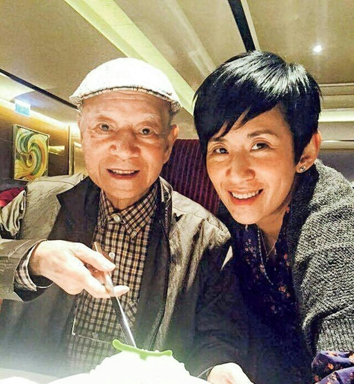 吴君如痛失家翁！前儿媳江美仪悼念，亲情延续感动网友