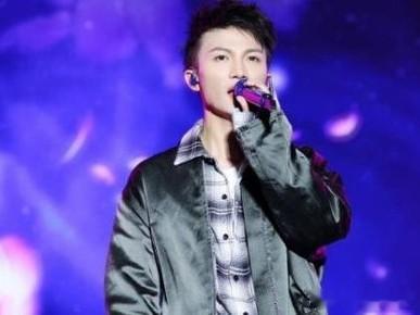 周深提词器仅四字引爆热议：真诚，才是最高级的表现艺术