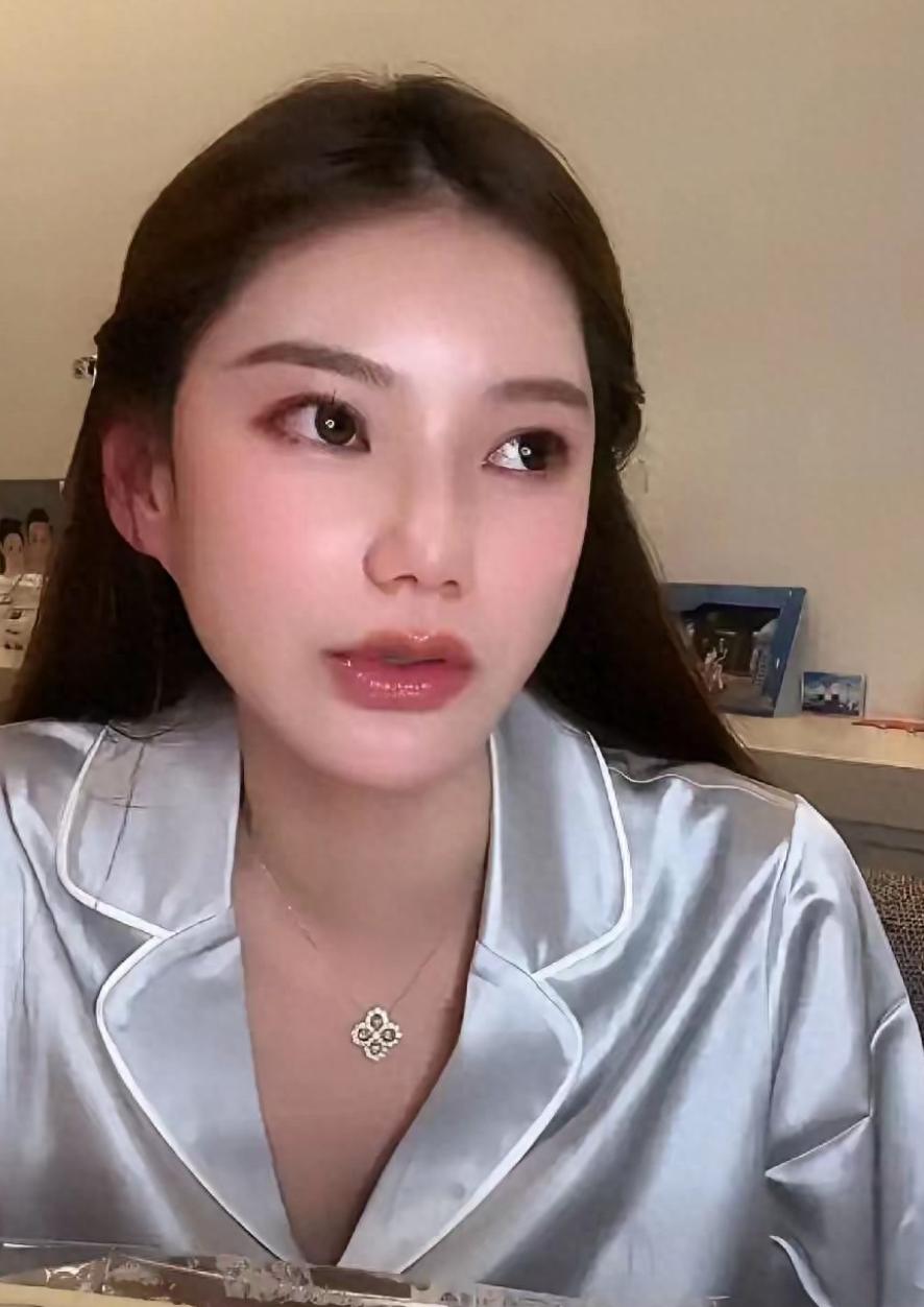 汪小菲没想到，怀孕8个月的马筱梅现状，意外暴露娱乐圈残酷现实