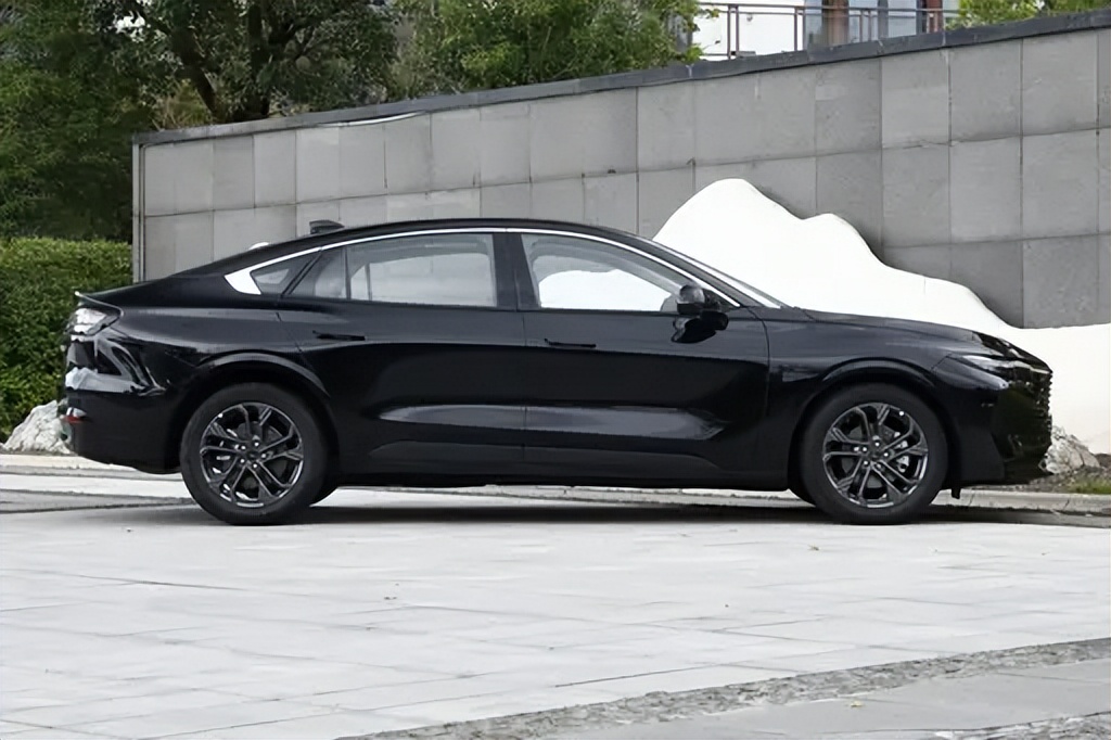 15万级B级车开始重新洗牌！动力对标帕萨特，空间还更大？