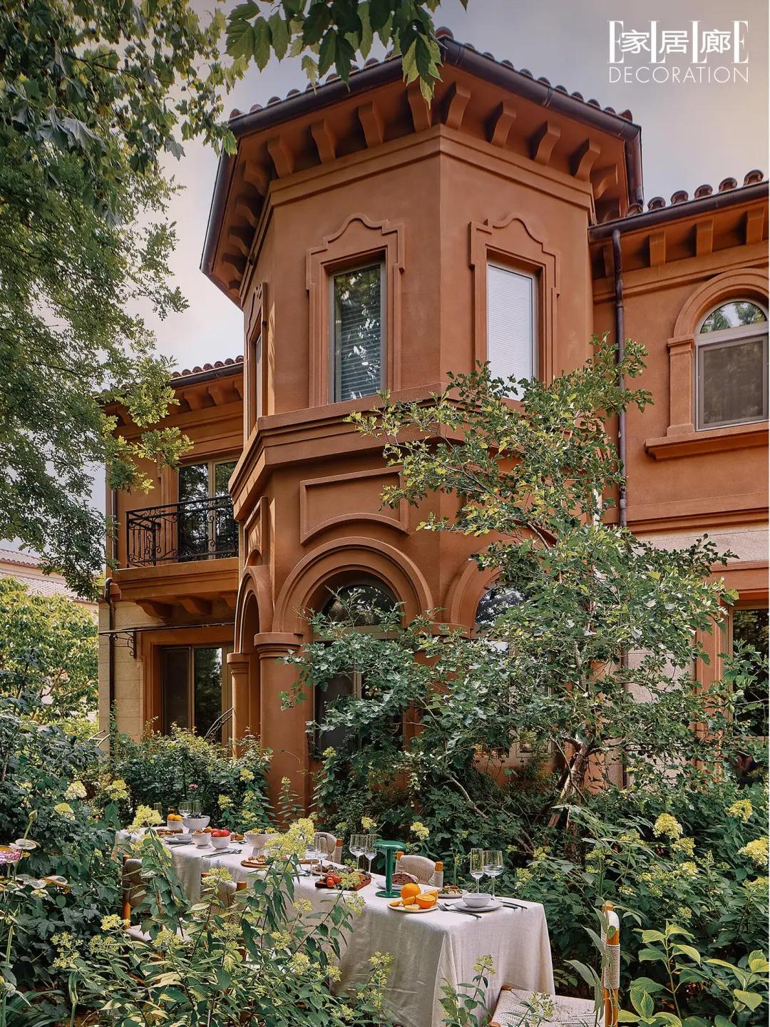 曝霍思燕被送医院就诊!手捂肚子面色痛苦,杜江在外吞云吐雾陪伴