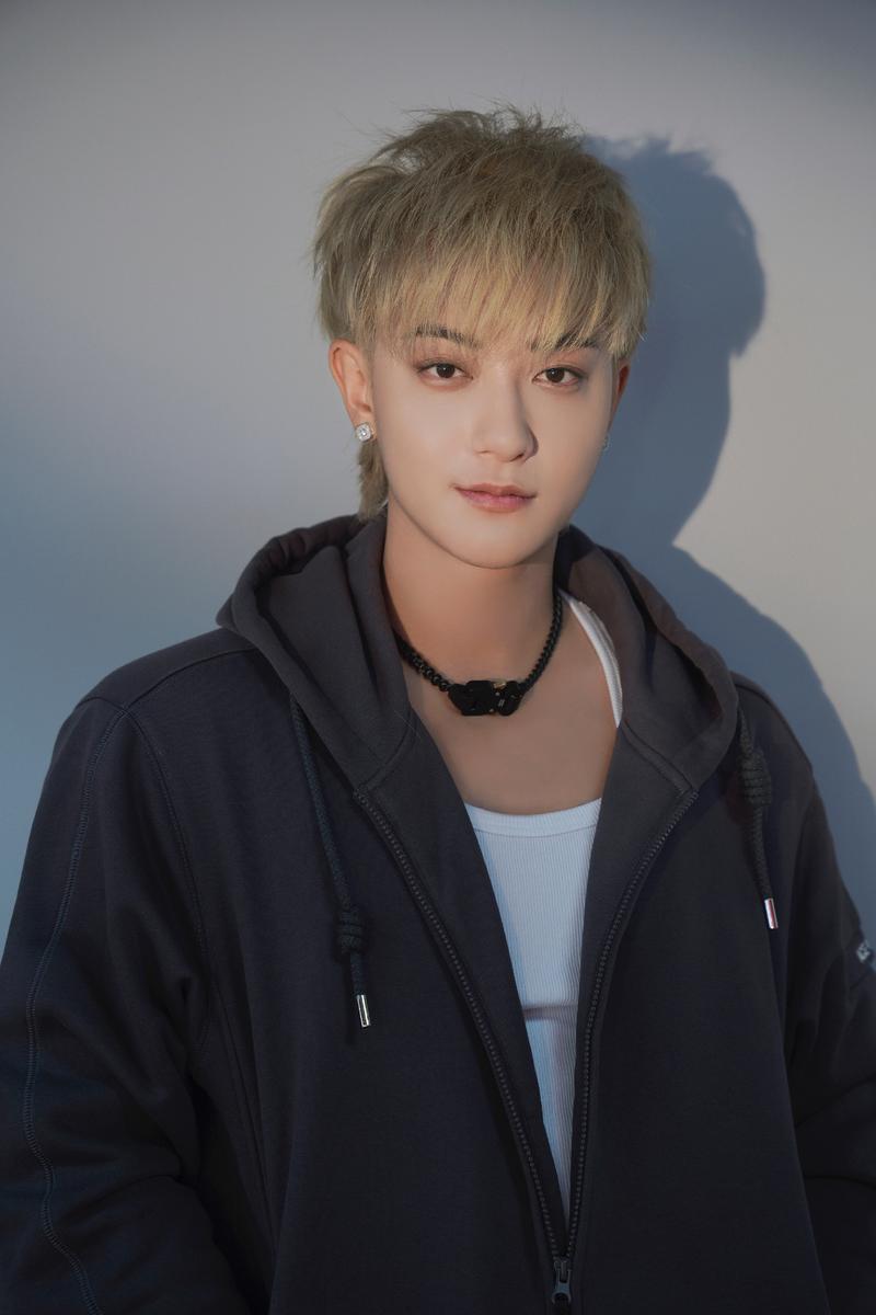 黄子韬“生理性喜欢”人设爆雷?当众抖妻子经期细节遭轰“隐私剥削”