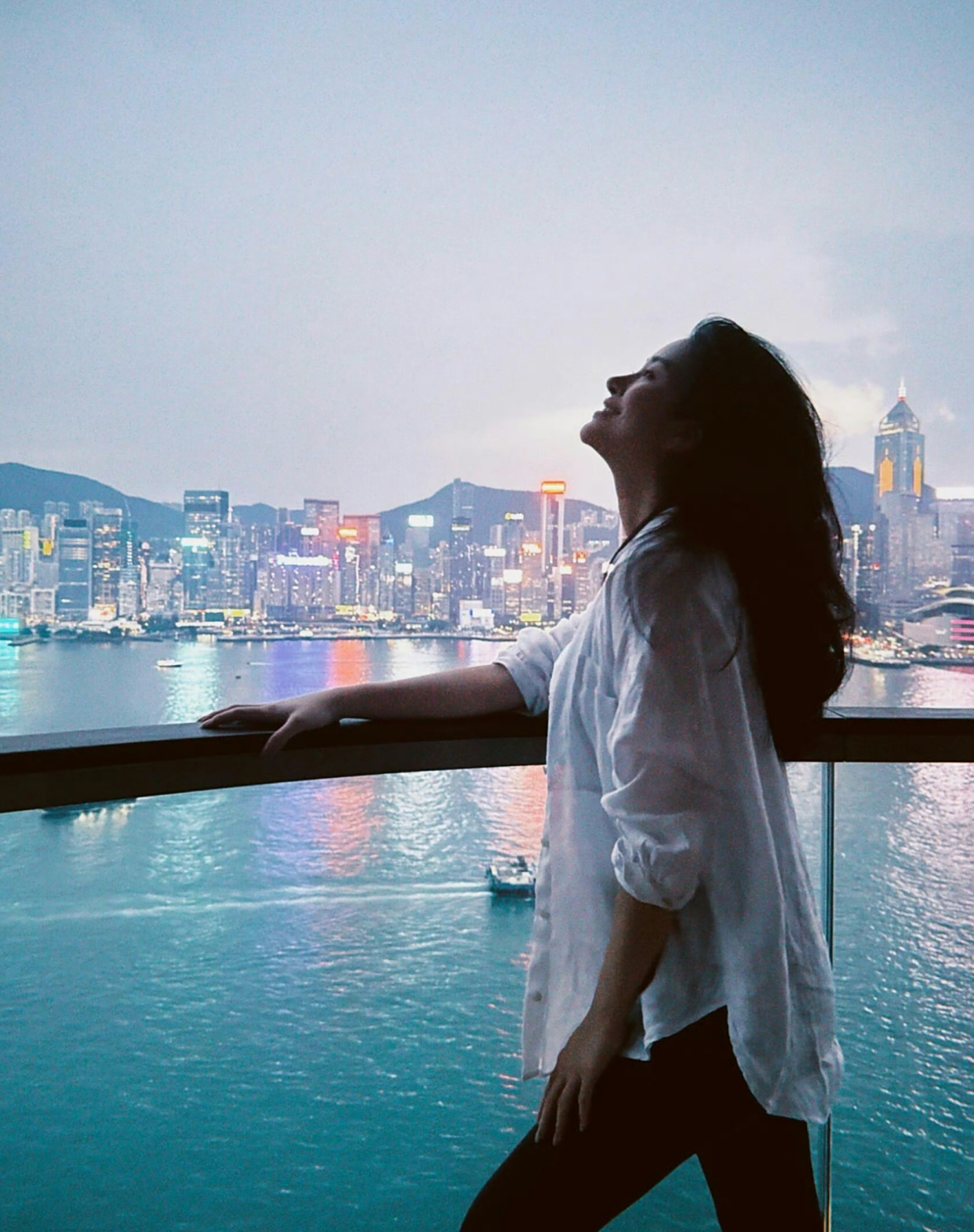 曝杨采钰疑似已生产，近照曝光小腹平坦，身材已回到最佳状态