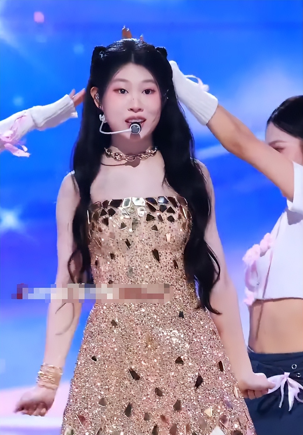 《象山发光事件》首映礼，小沈阳满脸斑裤子掉档，倪景阳咋老成这