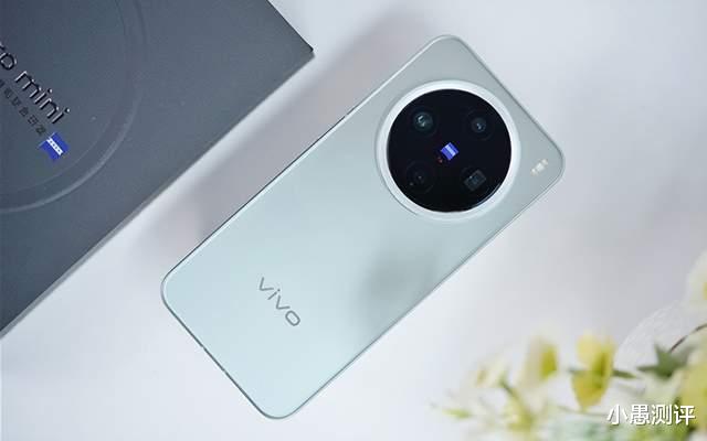 vivo终于妥协,蔡司影像+5700mAh+295万跑分,高端旗舰售价创新低