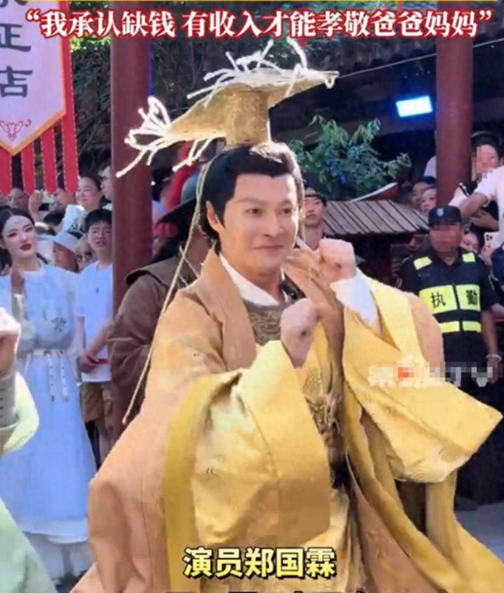 郑国霖上海买巧克力豆，买三袋结账时表情都变了，被网友笑大冤种