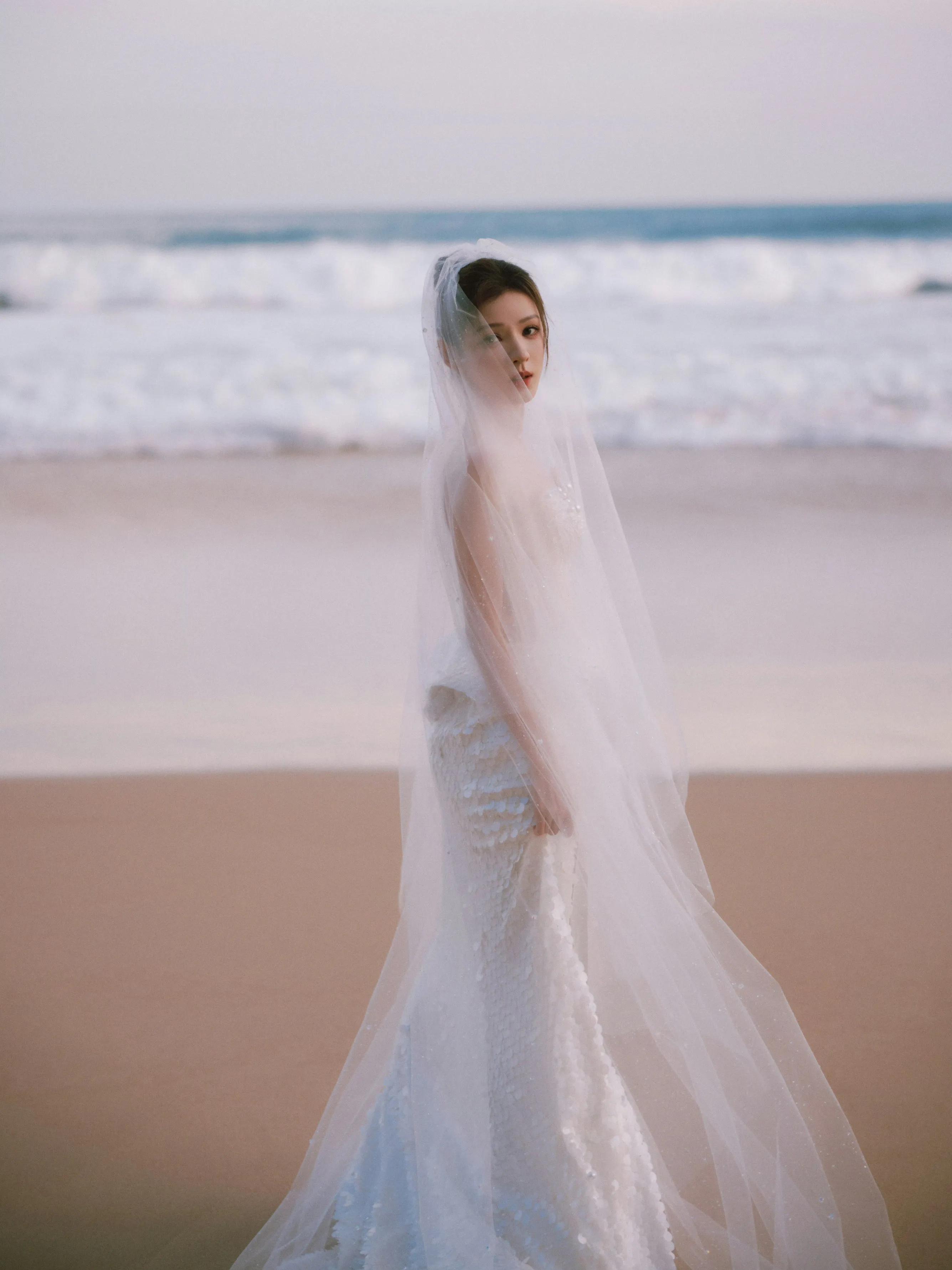 张予曦婚纱写真美图