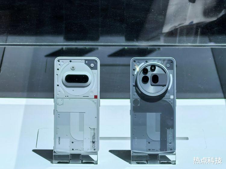 黑白視覺風(fēng)暴！Nothing Phone (3a)手機(jī)曝光：LED燈帶+潛望式長(zhǎng)焦