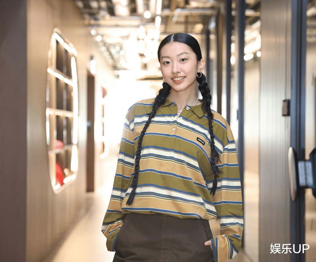 陈奕迅爱女吐槽老妈审美，徐濠萦芭比粉造型遭女儿拒绝相认！