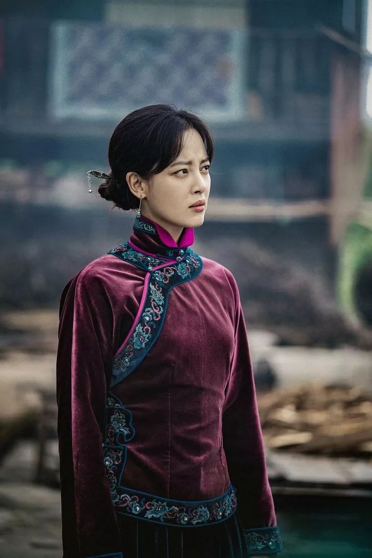 狂妄自大,德不配位?辛芷蕾拿国际影后仅1天,恶心的一幕出现了