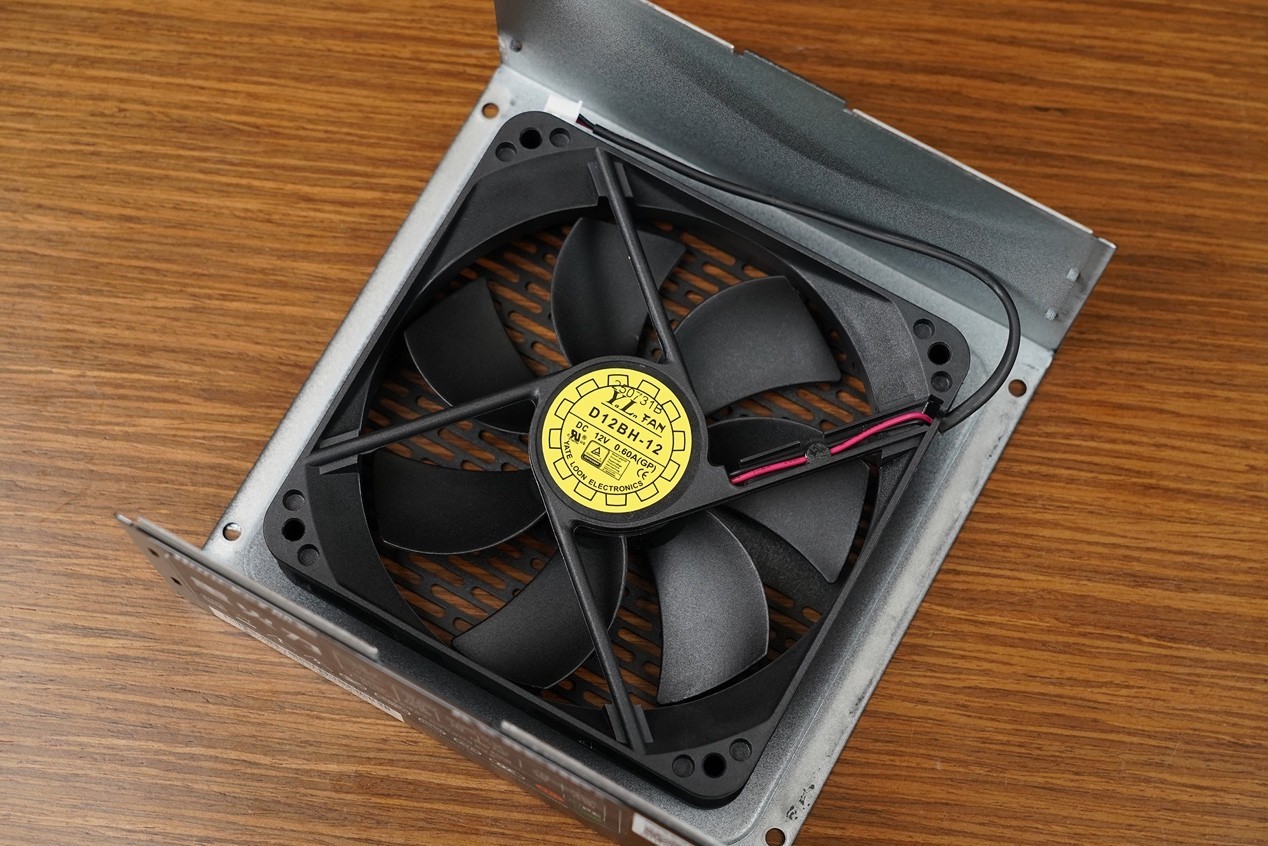 航嘉重火力AX850P三叉戟電源評測 高能效+高性價比