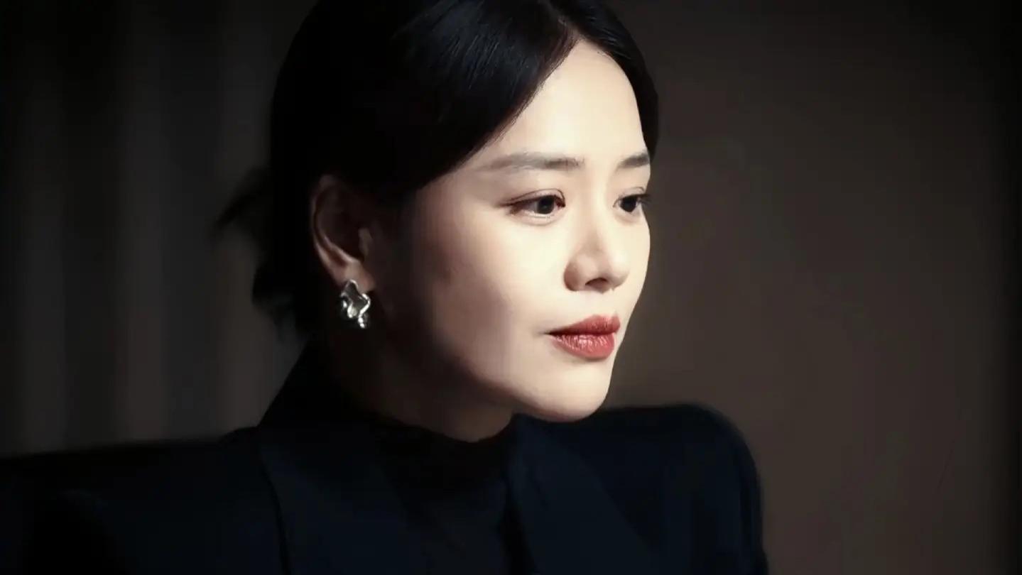 马思纯《人之初》颠覆形象，演绎“疯批美人”吴飞飞引热议