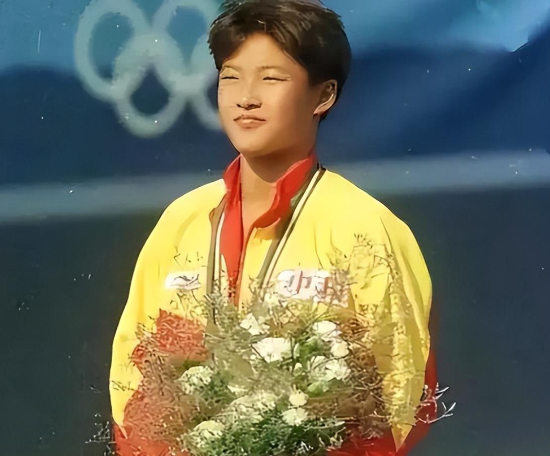 伏明霞没想到，与梁锦松恩爱23年，也逃不过\老少夫妻\的残酷现实