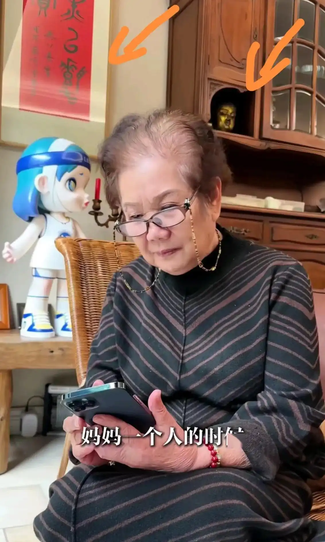 杨乐乐过母亲节，别墅内景曝光，上下3层很阔气，墙上挂满藏品