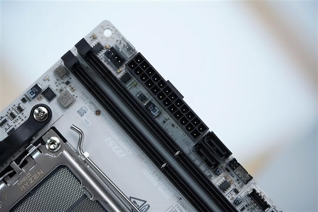 ITX小巧强悍!微星MPG B850I EDGE TI WIFI图赏