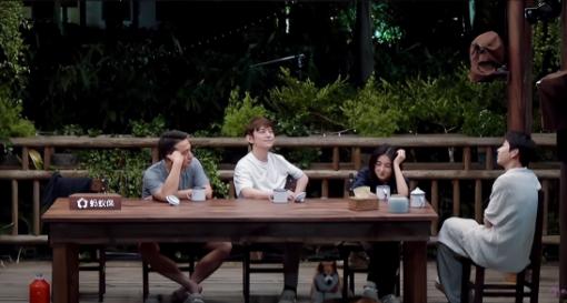 乌镇偶遇明星:彭昱畅真油腻,何炅一脸娇羞好娘,张子枫男人味浓