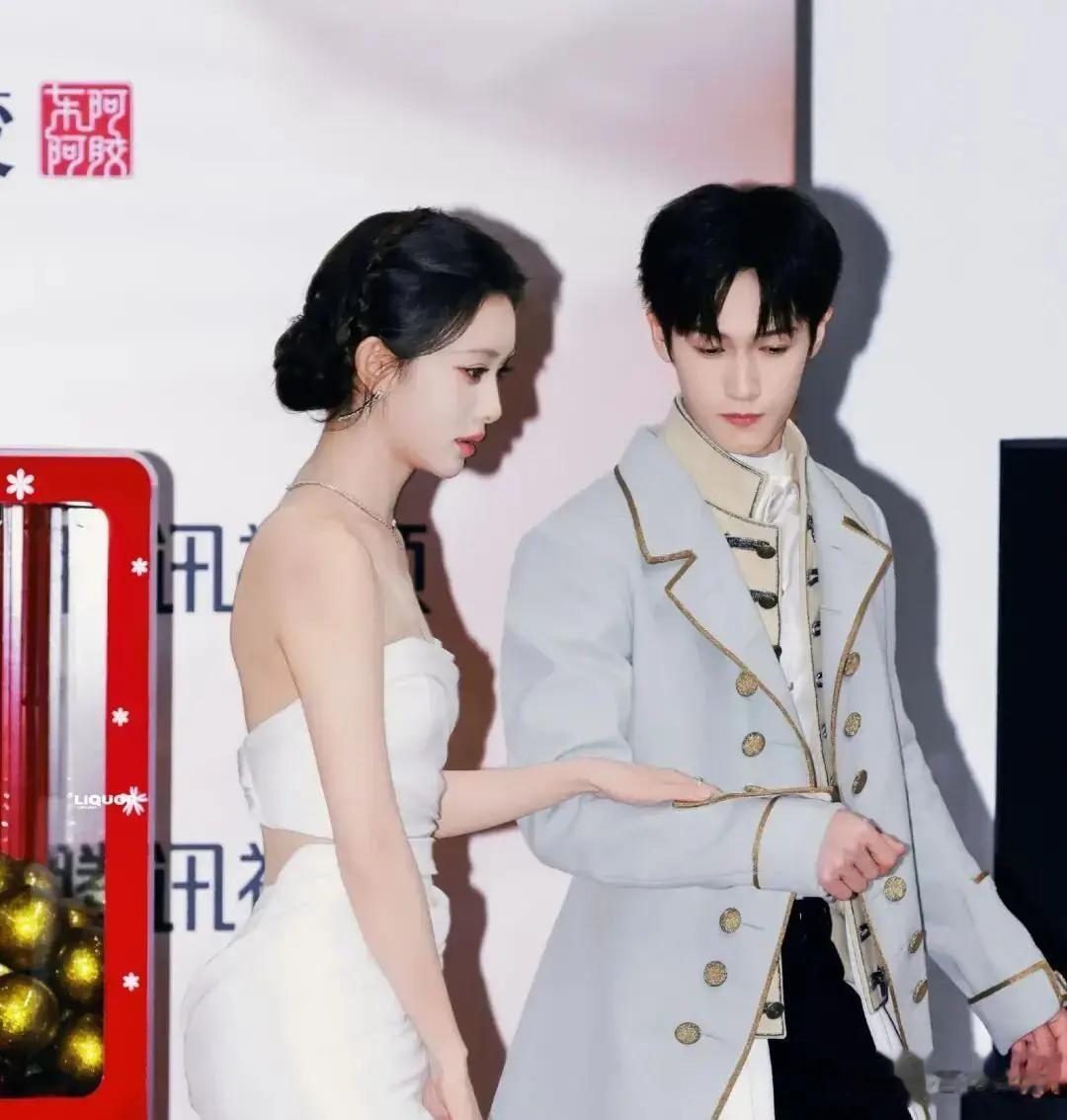 2025年度星光大赏，太耀眼了，赵露思压轴出场！