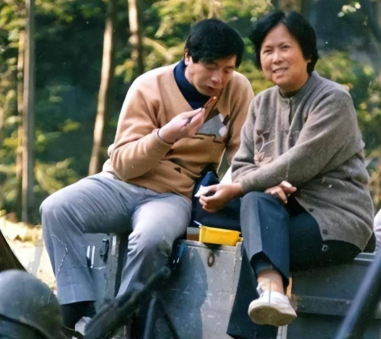 带三个娃嫁小14岁丈夫，病逝7年后，丈夫王崇秋因为思念做出大事