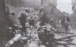 「东北王」张作霖和儿子少帅张学良的功与过：老帅寸土不让，少帅一枪不放！