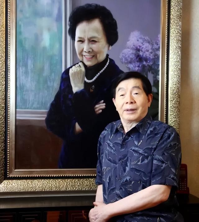 带三个娃嫁小14岁丈夫，病逝7年后，丈夫王崇秋因为思念做出大事