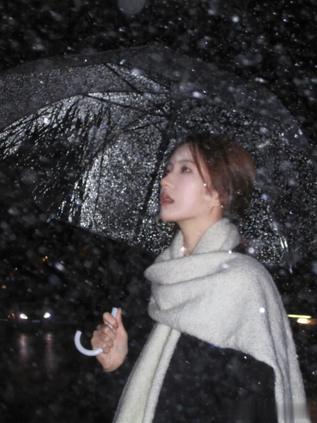 刘些宁，冬天氛围感