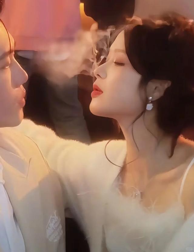 白方文解除“吻戏”封印了!和余茵新剧《娇莺》嘎嘎真亲!包甜!