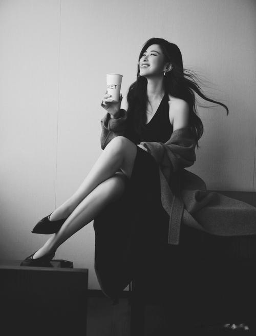 朱珠居家自拍照流出，这个女人不简单