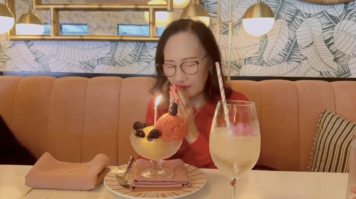 邵氏女星在美国过80大寿，见准儿媳徐冬冬心情甚好，两人相处愉快