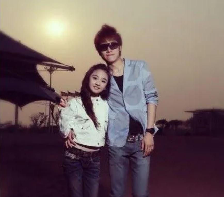 女星张千巽：8岁爱上老师，12岁官宣恋情，这对师生恋现状如何？