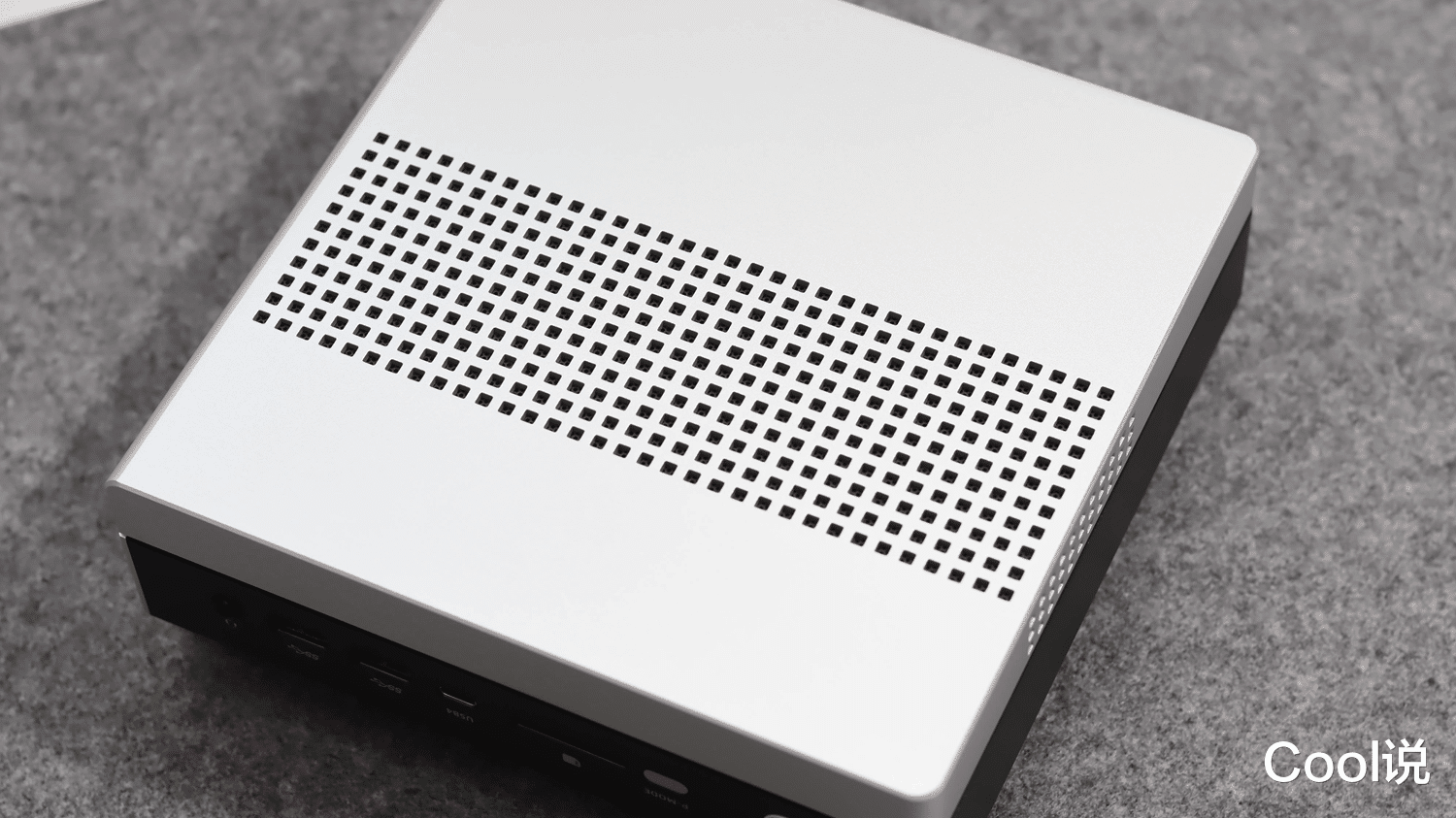 極摩客EVO-X2實測：看銳龍AI Max+395如何顛覆迷你主機性能極限?？