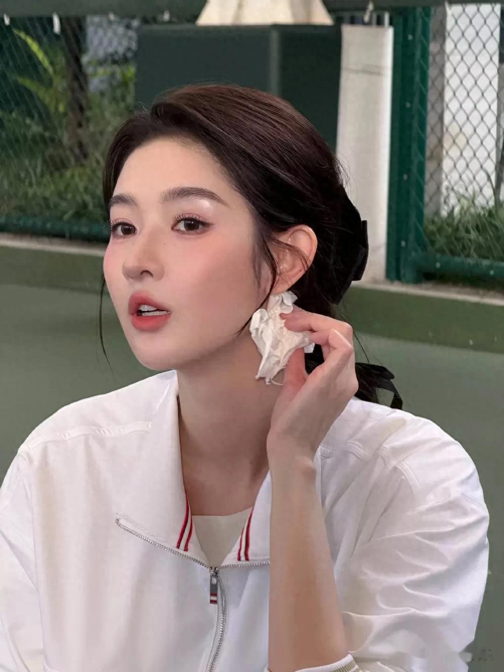 王玉雯运动照惊艳，美貌活力全开！