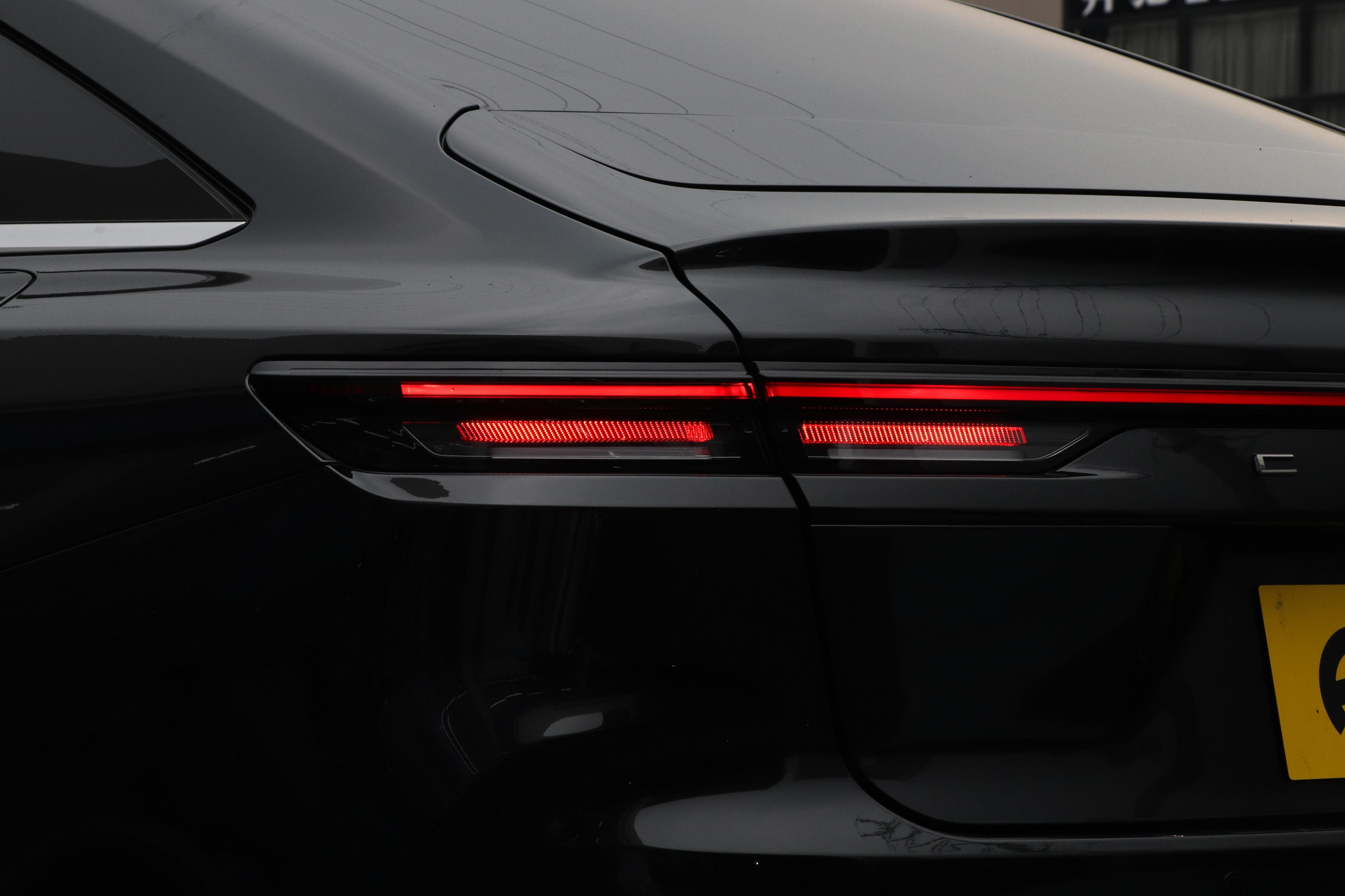 雷克萨斯 ES 和 进口皇冠 Sedan怎么选？看完精准锁定适配款 对比分析