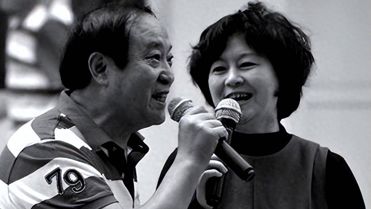 牛群：抛下冯巩后跟妻子也离婚了， 如今76岁没积蓄 ，近况如何？