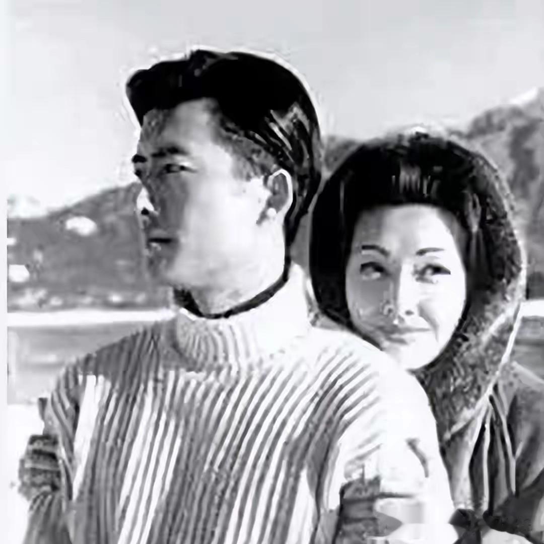 和王志文传绯闻，与靳东同居5年的她，为何转头嫁给二婚的田小洁