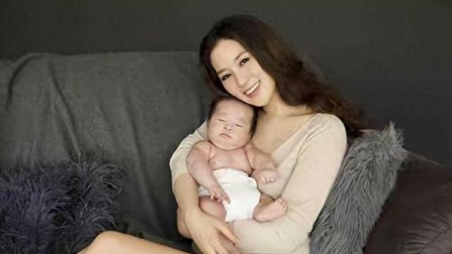 徐子淇八年时间生育四胎，每生一孩子便获赠十亿奖金