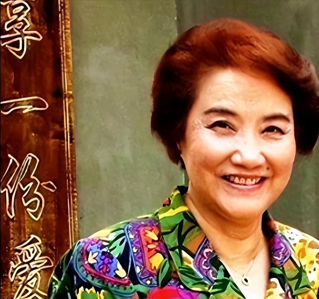 定居美国10余年，78岁却回国“捞金”，这就是人民口中\老艺术家\