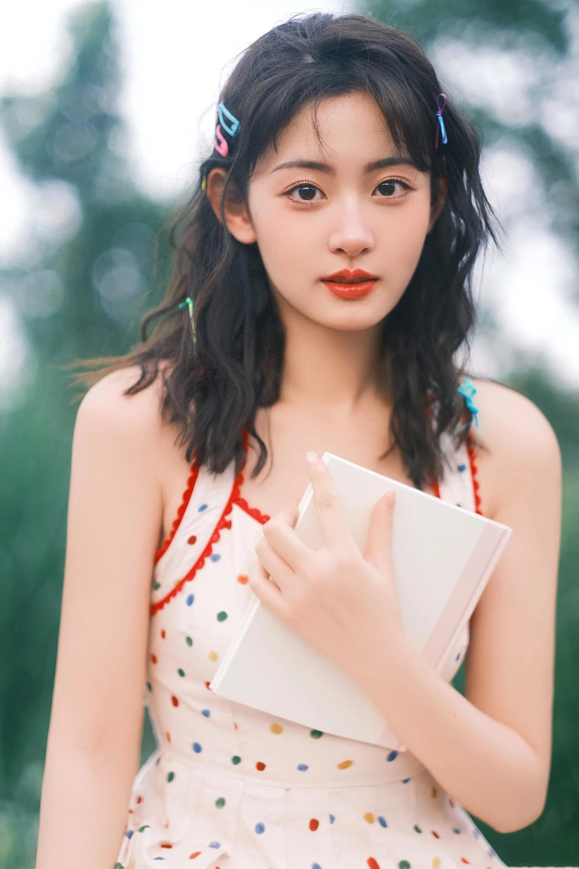 赵晴：荧幕之外，她是谁？